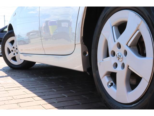 プリウス Ｌ　走行距離無制限　一年保証　車検整備付き　Ｐスタート　ＥＴＣ　盗難防止システム　Ｂカメラ　オートライト（31枚目）