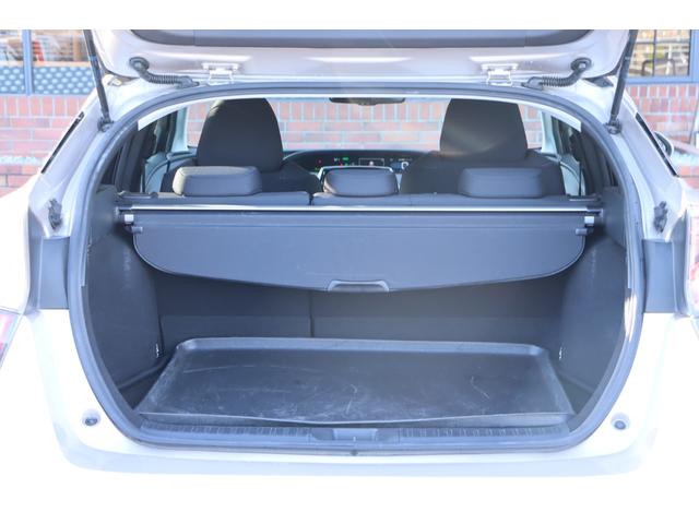 プリウス Ｓセーフティプラス　走行距離無制限１年保証　車検整備付き　純正ナビ　Ｂカメラ　クルーズコントロール　スマートキー　Ｐスタート　盗難防止システム　ＥＴＣ　ＨＩＤ　ＡＷ（11枚目）