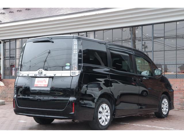ヴォクシー Ｘ　走行距離無制限　１年保証　車検整備付き　ナビ　ＴＶ　Ｂカメラ　両側電動スライドドア　ＬＥＤヘッドライト　キーレス　ＥＴＣ　３列シート　ウォークスルー（5枚目）