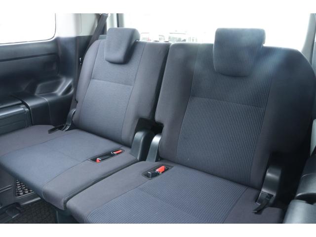 ヴォクシー Ｘ　走行距離無制限　１年保証　車検整備付き　ナビ　ＴＶ　Ｂカメラ　両側電動スライドドア　ＬＥＤヘッドライト　キーレス　ＥＴＣ　３列シート　ウォークスルー（11枚目）