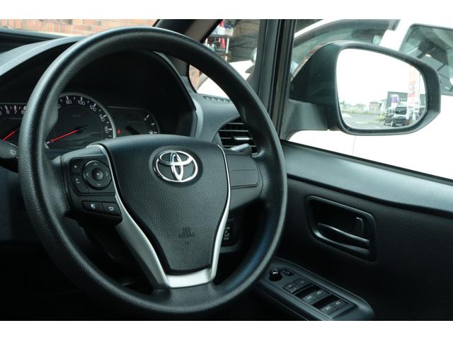 ヴォクシー Ｘ　走行距離無制限　１年保証　車検整備付き　ナビ　ＴＶ　Ｂカメラ　両側電動スライドドア　ＬＥＤヘッドライト　キーレス　ＥＴＣ　３列シート　ウォークスルー（15枚目）