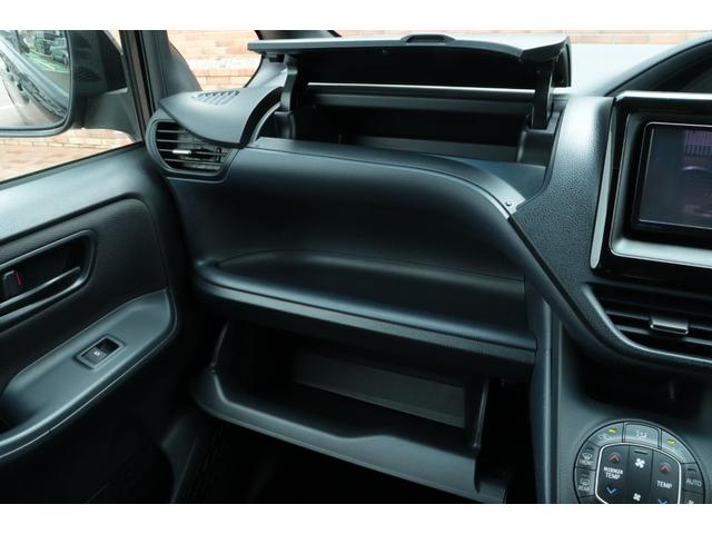 ヴォクシー Ｘ　走行距離無制限　１年保証　車検整備付き　ナビ　ＴＶ　Ｂカメラ　両側電動スライドドア　ＬＥＤヘッドライト　キーレス　ＥＴＣ　３列シート　ウォークスルー（30枚目）