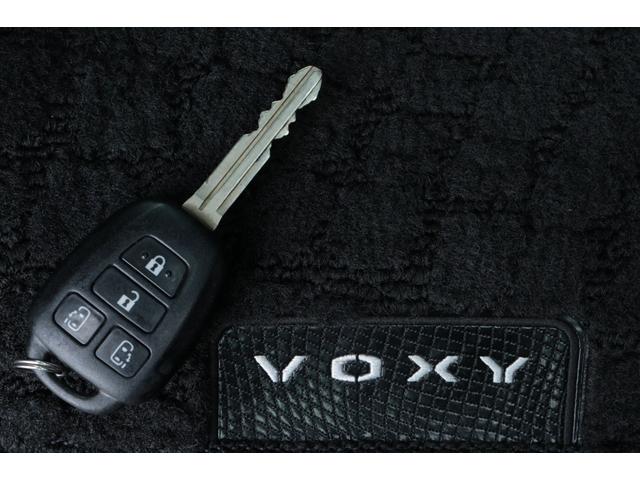 ヴォクシー Ｘ　走行距離無制限　１年保証　車検整備付き　ナビ　ＴＶ　Ｂカメラ　両側電動スライドドア　ＬＥＤヘッドライト　キーレス　ＥＴＣ　３列シート　ウォークスルー（32枚目）