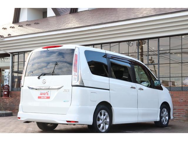 セレナ ハイウェイスター　走行距離無制限１年保証　車検整備付き　ナビ　Ｂカメラ　ＡＷ　クルーズコントロール　スマートキ―　Ｐスタート　ＥＴＣ　オートライト　ガラスルーフ　３列シート（7枚目）