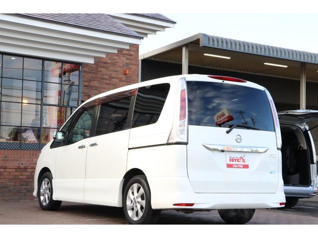 セレナ ハイウェイスター　走行距離無制限１年保証　車検整備付き　ナビ　Ｂカメラ　ＡＷ　クルーズコントロール　スマートキ―　Ｐスタート　ＥＴＣ　オートライト　ガラスルーフ　３列シート（8枚目）