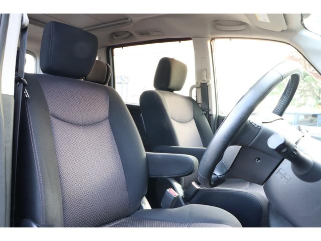 セレナ ハイウェイスター　走行距離無制限１年保証　車検整備付き　ナビ　Ｂカメラ　ＡＷ　クルーズコントロール　スマートキ―　Ｐスタート　ＥＴＣ　オートライト　ガラスルーフ　３列シート（10枚目）