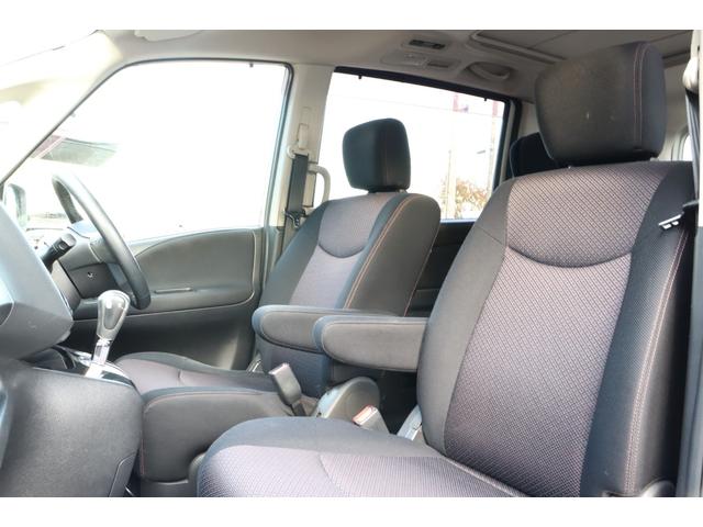 セレナ ハイウェイスター　走行距離無制限１年保証　車検整備付き　ナビ　Ｂカメラ　ＡＷ　クルーズコントロール　スマートキ―　Ｐスタート　ＥＴＣ　オートライト　ガラスルーフ　３列シート（11枚目）