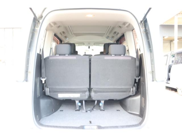 セレナ ハイウェイスター　走行距離無制限１年保証　車検整備付き　ナビ　Ｂカメラ　ＡＷ　クルーズコントロール　スマートキ―　Ｐスタート　ＥＴＣ　オートライト　ガラスルーフ　３列シート（14枚目）