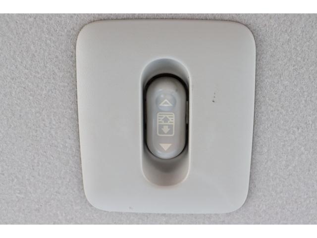 セレナ ハイウェイスター　走行距離無制限１年保証　車検整備付き　ナビ　Ｂカメラ　ＡＷ　クルーズコントロール　スマートキ―　Ｐスタート　ＥＴＣ　オートライト　ガラスルーフ　３列シート（27枚目）