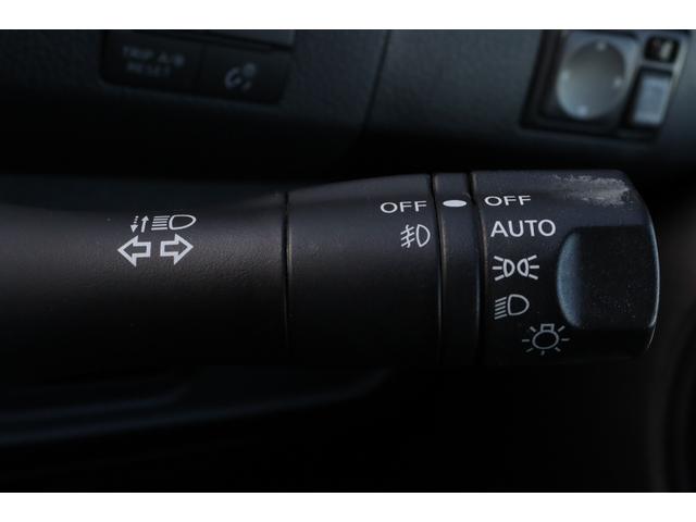 セレナ ハイウェイスター　走行距離無制限１年保証　車検整備付き　ナビ　Ｂカメラ　ＡＷ　クルーズコントロール　スマートキ―　Ｐスタート　ＥＴＣ　オートライト　ガラスルーフ　３列シート（30枚目）