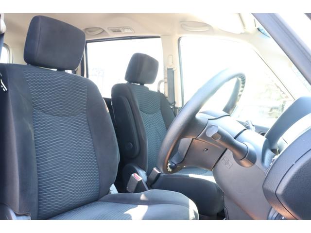 ランディ ２．０Ｘ　Ｓ－ハイブリッド　保証付　車検整備付　社外ＡＷ　クルーズコントロール　スマートキ―　Ｐスタート　盗難防止システム　電格ミラー　オートライト　３列シート（9枚目）