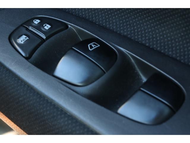 ランディ ２．０Ｘ　Ｓ－ハイブリッド　保証付　車検整備付　社外ＡＷ　クルーズコントロール　スマートキ―　Ｐスタート　盗難防止システム　電格ミラー　オートライト　３列シート（25枚目）