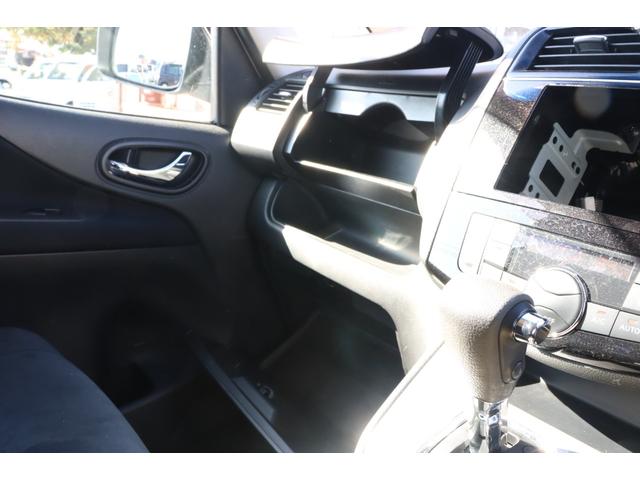 ランディ ２．０Ｘ　Ｓ－ハイブリッド　保証付　車検整備付　社外ＡＷ　クルーズコントロール　スマートキ―　Ｐスタート　盗難防止システム　電格ミラー　オートライト　３列シート（26枚目）