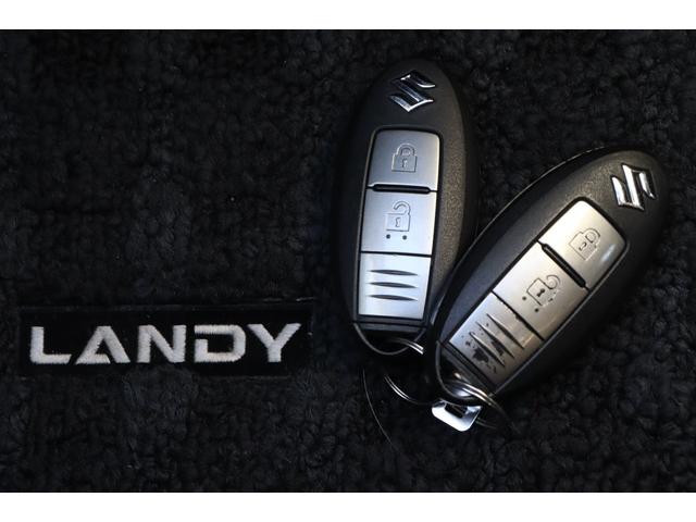 ランディ ２．０Ｘ　Ｓ－ハイブリッド　保証付　車検整備付　社外ＡＷ　クルーズコントロール　スマートキ―　Ｐスタート　盗難防止システム　電格ミラー　オートライト　３列シート（29枚目）