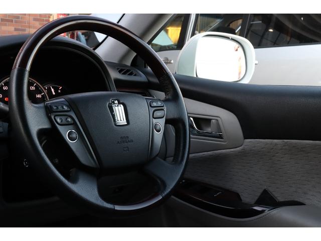 クラウン ロイヤルサルーン 保証付車検整備付き ナビ Bカメラ スマートキ― 本革シート パワーシート ETC Pスタート オートライト(14枚目)