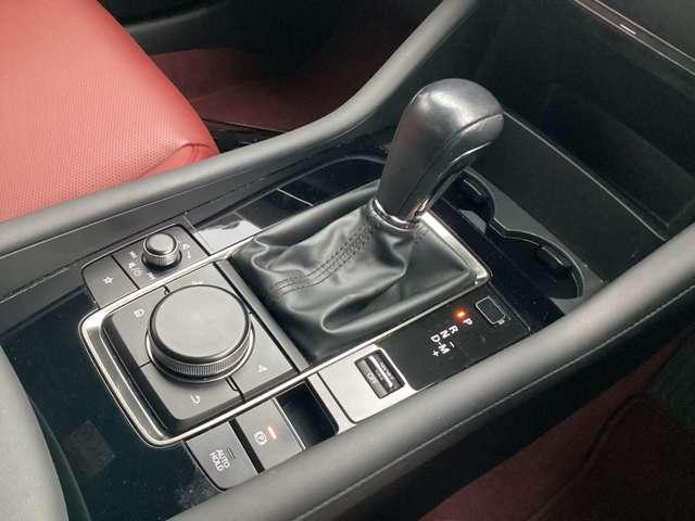 ＭＡＺＤＡ３ファストバック １５Ｓ　１００周年　特別記念車　ＡＷＤ　ＢＯＳＥ　ナビ　３６０°ビューモニター　ＥＴＣ（9枚目）