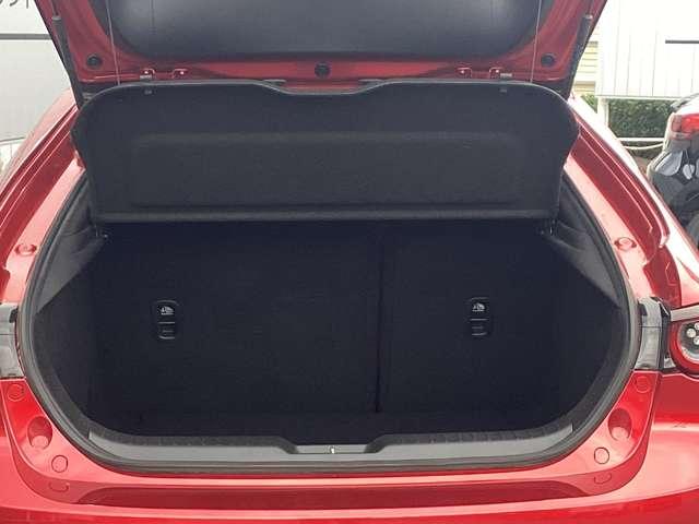 ＭＡＺＤＡ３ファストバック １５Ｓ　１００周年　特別記念車　ＡＷＤ　ＢＯＳＥ　ナビ　３６０°ビューモニター　ＥＴＣ（13枚目）