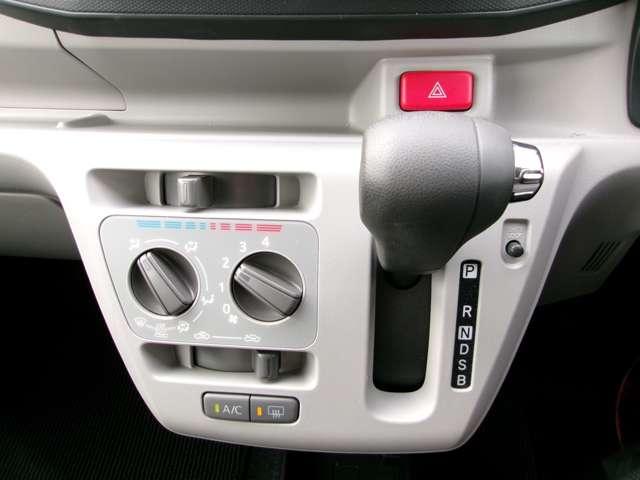 ミライース ６６０　Ｘ　リミテッド　ＳＡＩＩＩ　４ＷＤ　ナビ　ＥＴＣ２．０　衝突被害軽減ブレーキ（9枚目）