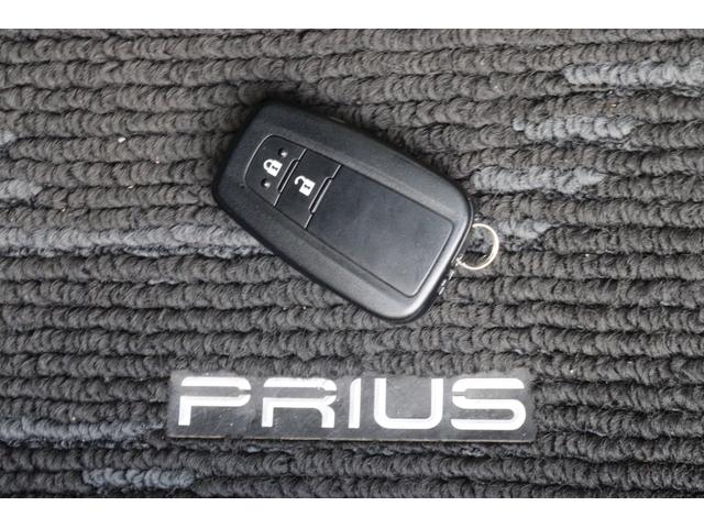 プリウス Ｓ　４ＷＤ　車検整備付　１年保証付　走行距離無制限　スマートキー　クルーズコントロール　ＥＴＣ　オートライト　電格ミラー　フォグランプ　ナビ　ＣＤ　ＤＶＤ再生　Ｂカメラ（38枚目）