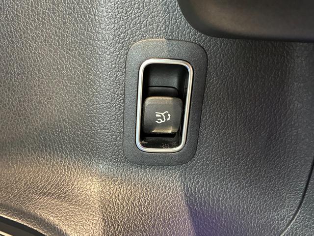 ＧＬＡクラス ＧＬＡ２００ｄ　４マチック　ＡＭＧライン　パノラミックスライディングルーフ／ＡＭＧライン／ナビゲーションパッケージ／前席シートヒーター／前席メモリー付きパワーシート（17枚目）