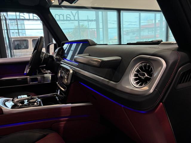 Gクラス G63 4WD 左H AMGナイトPK/グラファイトメタリック/マットブラック21インチAMG5ツインスポーク/AMGカーボンファイバー/G manufakuturプログラム/G manufakuturインテリアプラスPK(16枚目)