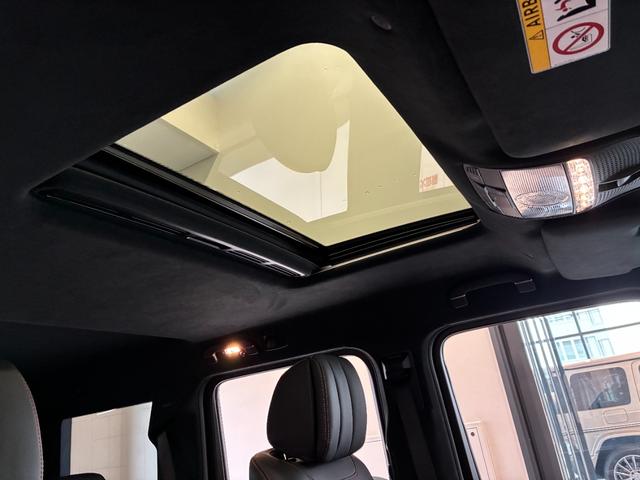 Gクラス G63 4WD 左H AMGナイトPK/グラファイトメタリック/マットブラック21インチAMG5ツインスポーク/AMGカーボンファイバー/G manufakuturプログラム/G manufakuturインテリアプラスPK(24枚目)