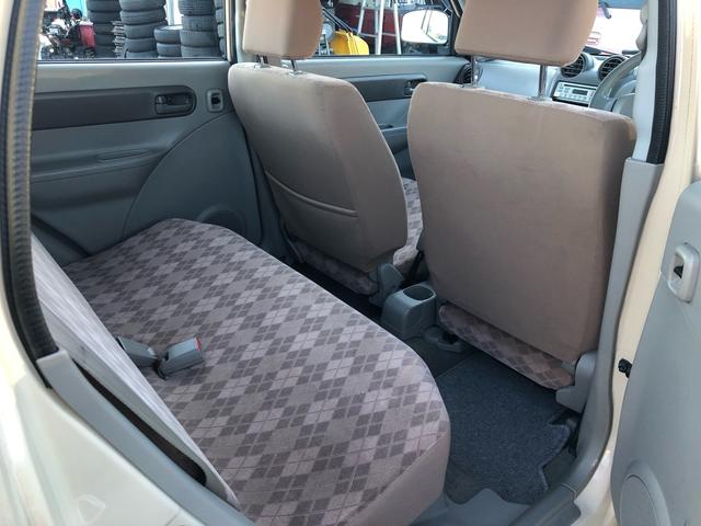 アルト Ｅ　パワーウィンドウ　パワーステアリング　助手席エアバッグ　衝突安全ボディ　エアコン　運転席エアバッグ　ＣＤプレーヤー（8枚目）