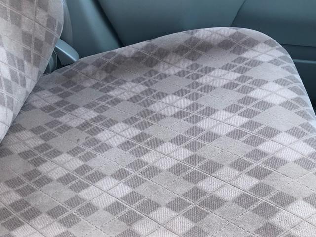 アルト Ｅ　パワーウィンドウ　パワーステアリング　助手席エアバッグ　衝突安全ボディ　エアコン　運転席エアバッグ　ＣＤプレーヤー（15枚目）