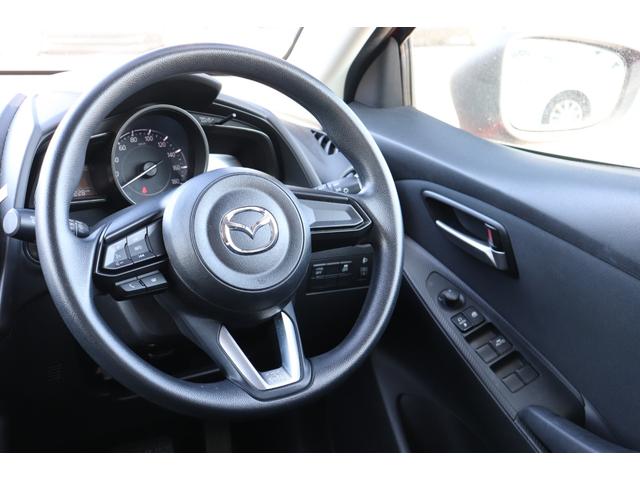 デミオ １３Ｓ　走行距離無制限　１年保証　車検整備付き（16枚目）