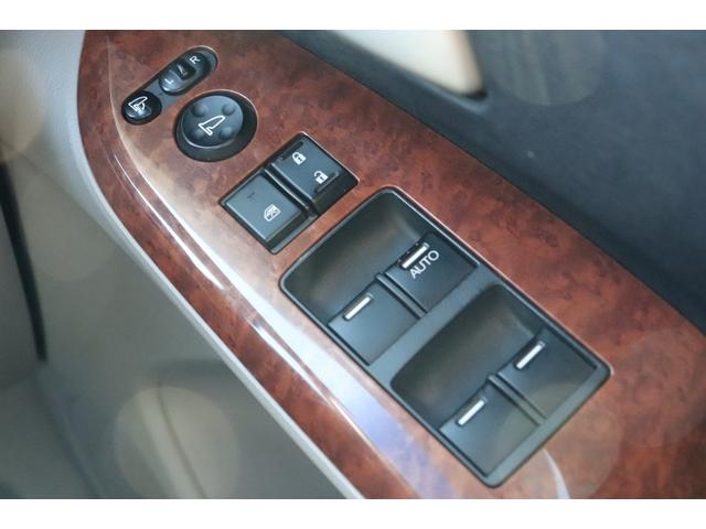 パワーウィンドウで窓の開閉もボタン１つ！ウインドウロックも付いているので、誤作動の心配もありません。