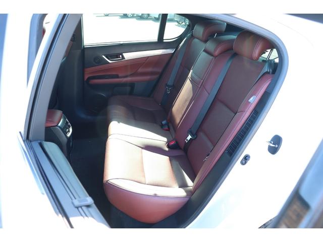 リアシートも使用感が少なく、グッドコンディション☆