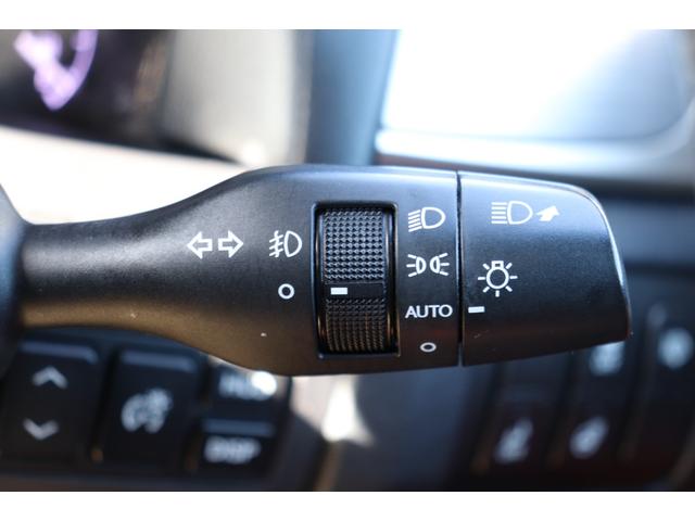 オートライト装備で、トンネル走行もラクラク♪