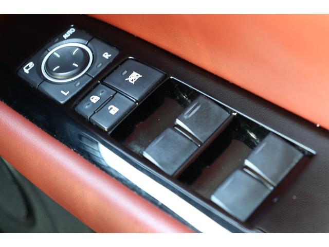 パワーウィンドウで窓の開閉もボタン１つ！ウインドウロックも付いているので、誤作動の心配もありません。