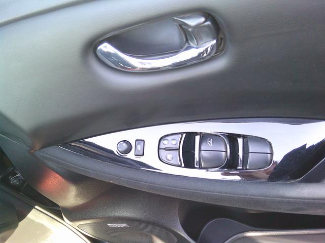 リーフ Ｘエアロスタイル　サンクスエディション（３０ｋｗｈ）　スマートキー　プッシュスタート　シートヒーター　ステアリングヒーター　オートライト　オートＡＣ　クルーズコントロール　アラウンドビューモニター　エマージェンシーブレーキ　ナビ　ＴＶ　Ｂｌｕｅｔｏｏｔｈ（17枚目）