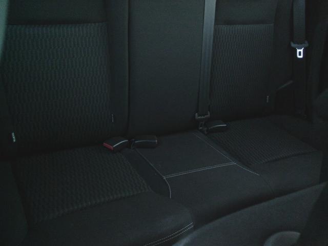 落ち着いたシートの色です！