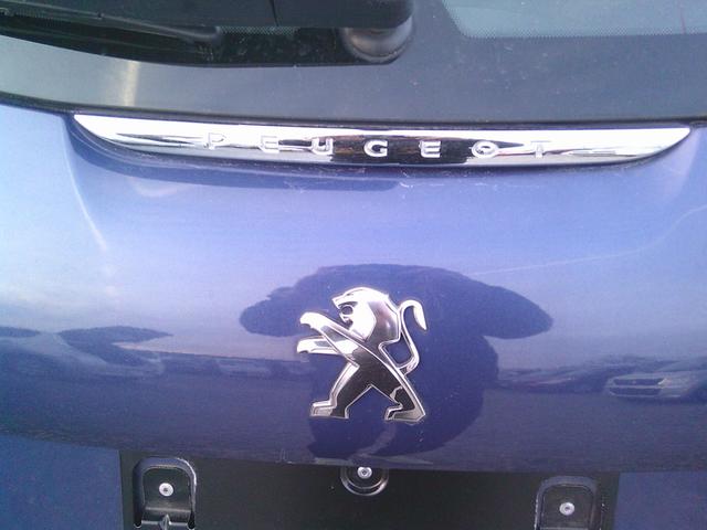 プジョー２０８！！５速ＭＴ！