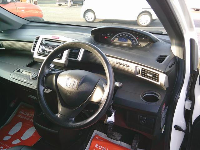 フリードスパイク Ｇ　ジャストセレクション　キーレス　オートエアコン　両側スライドドア　ＥＴＣ　電格ミラー　ＣＤ　ＡＷ　ドラレコ　バイザー　　Ｗエアバック（7枚目）