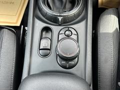 下廻りのサビ止め加工、防錆ハードワックスもご用意してあります！！通常のものよりも１ミリ以上も厚い塗装で下廻りをしっかりガード！当店で人気のオプションです♪ 5