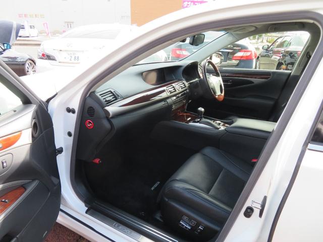 LS LS460 バージョンC Iパッケージ 後期モデル ロ―フォルム エアサスコントローラー 本革 HDDナビ フルセグTV バックモニター ブルトゥース対応 前後フルソナー 全ドアイージークローザー LEDヘッドライト クルーズコントロール(28枚目)