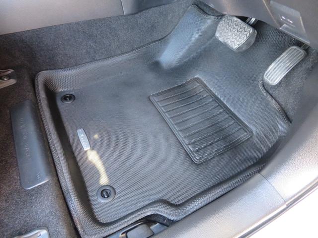 カローラツーリング ハイブリッド　ダブルバイビー　特別仕様車・年次改良後期モデル・モデリスタフルエアロ・１０．５インチナビ・バックモニター・アルパインデジタルインナーミラー・ＥＴＣ２．０・トヨタセーフティセンス・ハーフレザーシート・シートヒーター（32枚目）