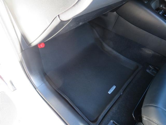 カローラツーリング ハイブリッド　ダブルバイビー　特別仕様車・年次改良後期モデル・モデリスタフルエアロ・１０．５インチナビ・バックモニター・アルパインデジタルインナーミラー・ＥＴＣ２．０・トヨタセーフティセンス・ハーフレザーシート・シートヒーター（33枚目）