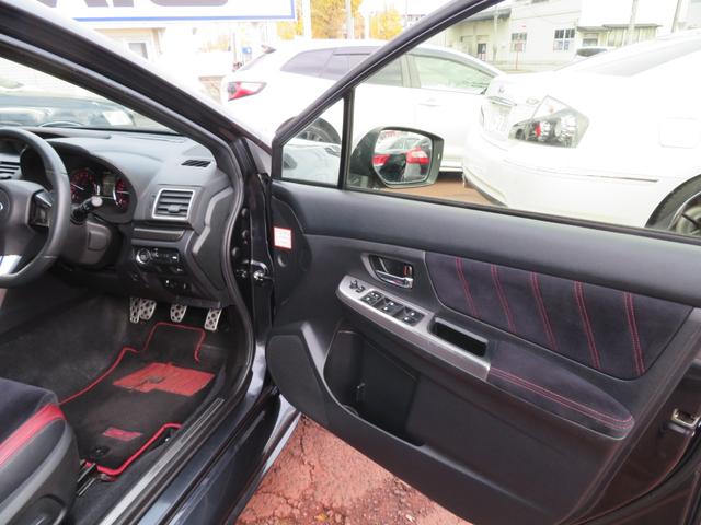 WRX STI STI 6速マニュアル 4WD ターボ アドバンストパッケージ オートハイビーム 後方車検知 サイドビューモニター SDナビ バックモニター インテリジェントドライブ ブーストメーター パワーシート ETC(40枚目)