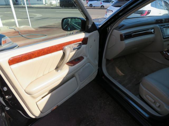 クラウンマジェスタ ４．０Ｃタイプ　ワンオーナー車　ブラックワントーン　本革　ワイドマルチ　ロ―フォルム　エアサスコントローラー　キセノンヘッドライト　クルーズコントロール　電動ステアリンアグチルト　前席パワーシート　タイベル交換済み（26枚目）