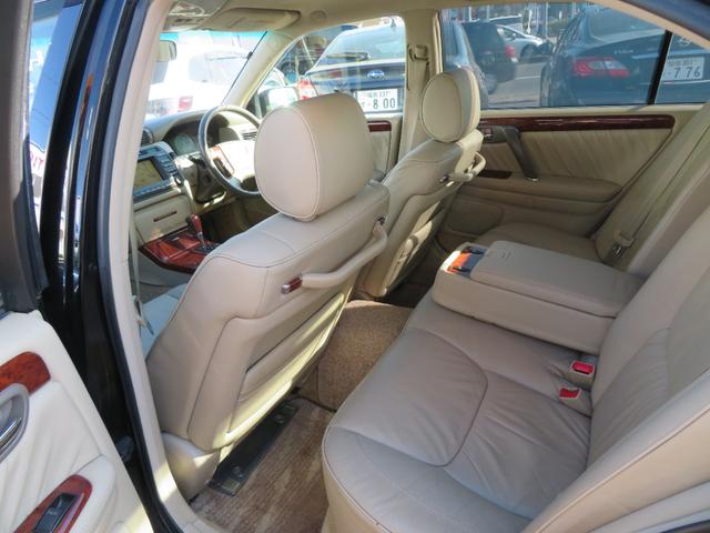 クラウンマジェスタ ４．０Ｃタイプ　ワンオーナー車　ブラックワントーン　本革　ワイドマルチ　ロ―フォルム　エアサスコントローラー　キセノンヘッドライト　クルーズコントロール　電動ステアリンアグチルト　前席パワーシート　タイベル交換済み（32枚目）