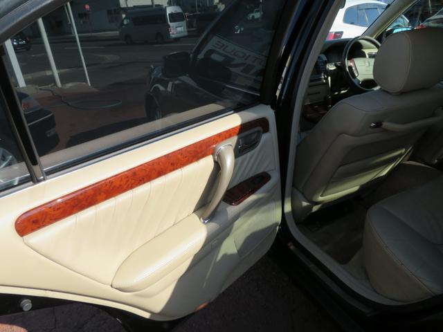 クラウンマジェスタ ４．０Ｃタイプ　ワンオーナー車　ブラックワントーン　本革　ワイドマルチ　ロ―フォルム　エアサスコントローラー　キセノンヘッドライト　クルーズコントロール　電動ステアリンアグチルト　前席パワーシート　タイベル交換済み（33枚目）