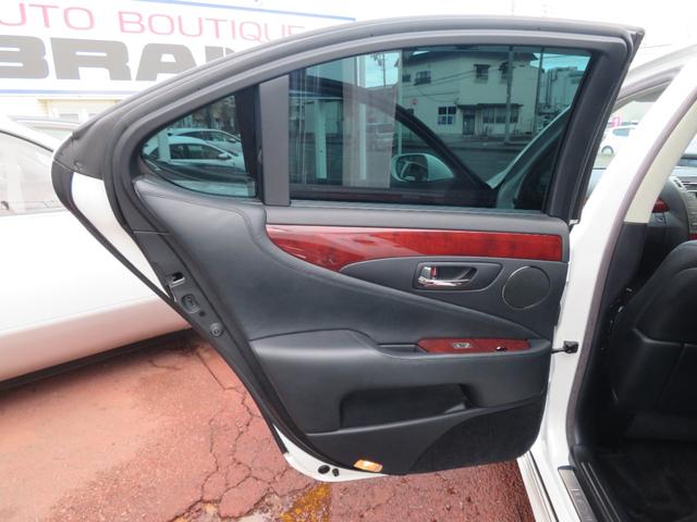 ＬＳ ＬＳ６００ｈ　バージョンＳ　Ｉパッケージ　ハイブリッド４ＷＤ・サンルーフ・黒本革エアーシート・トムスフルエアロ・トランク＆ルーフスポイラー・純正エアサス・純正ＨＤＤマルチ・Ｂｌｕｅｔｏｏｔｈオーディオ・プリクラッシュセーフティ・ＥＴＣ（20枚目）