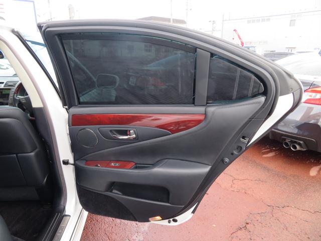 ＬＳ ＬＳ６００ｈ　バージョンＳ　Ｉパッケージ　ハイブリッド４ＷＤ・サンルーフ・黒本革エアーシート・トムスフルエアロ・トランク＆ルーフスポイラー・純正エアサス・純正ＨＤＤマルチ・Ｂｌｕｅｔｏｏｔｈオーディオ・プリクラッシュセーフティ・ＥＴＣ（24枚目）