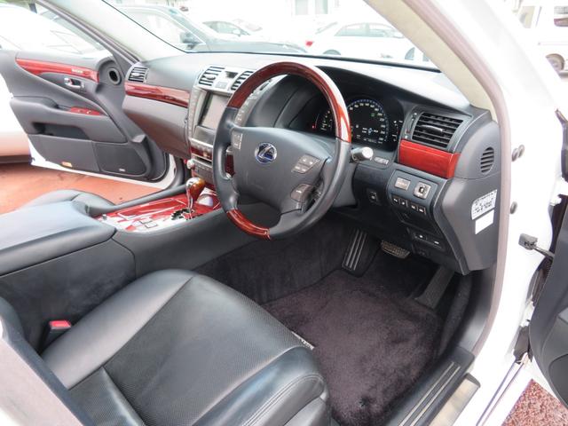 ＬＳ ＬＳ６００ｈ　バージョンＳ　Ｉパッケージ　ハイブリッド４ＷＤ・サンルーフ・黒本革エアーシート・トムスフルエアロ・トランク＆ルーフスポイラー・純正エアサス・純正ＨＤＤマルチ・Ｂｌｕｅｔｏｏｔｈオーディオ・プリクラッシュセーフティ・ＥＴＣ（25枚目）
