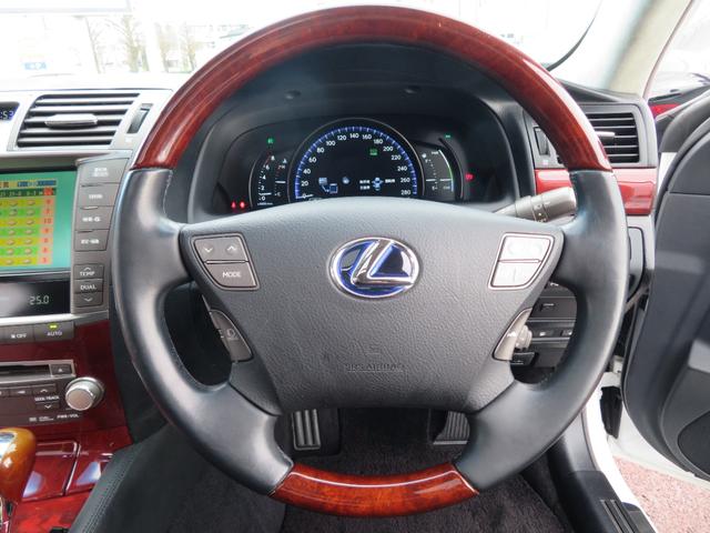 ＬＳ ＬＳ６００ｈ　バージョンＳ　Ｉパッケージ　ハイブリッド４ＷＤ・サンルーフ・黒本革エアーシート・トムスフルエアロ・トランク＆ルーフスポイラー・純正エアサス・純正ＨＤＤマルチ・Ｂｌｕｅｔｏｏｔｈオーディオ・プリクラッシュセーフティ・ＥＴＣ（26枚目）