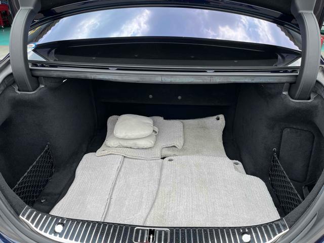 Ｓクラス 　ＡＭＧライン　Ｖ８ツインターボ　パノラミックスライディングルーフ　アダプティブクルーズコントロール　ブルメスタープレミアムサウンド　全周囲カメラ　純正ナビ　フルセグ　リヤモニター　パワーシート（33枚目）